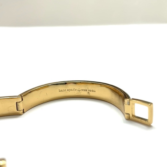 Kate Spade Purple Baja Rose Hinged Turn Lock Pyramid Bangle - Picture 8 of 8